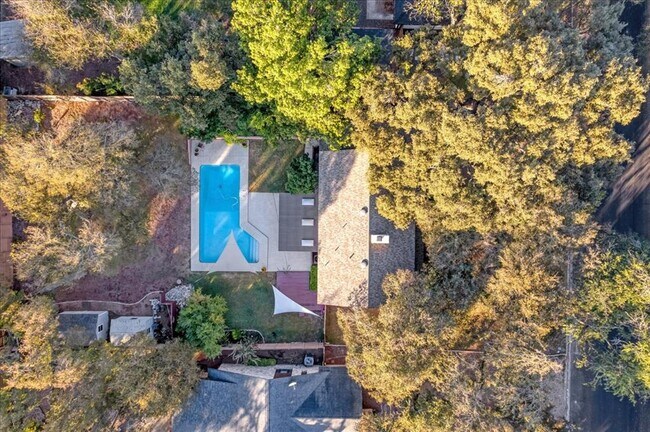 Building Photo - 9502 Castlewood Dr