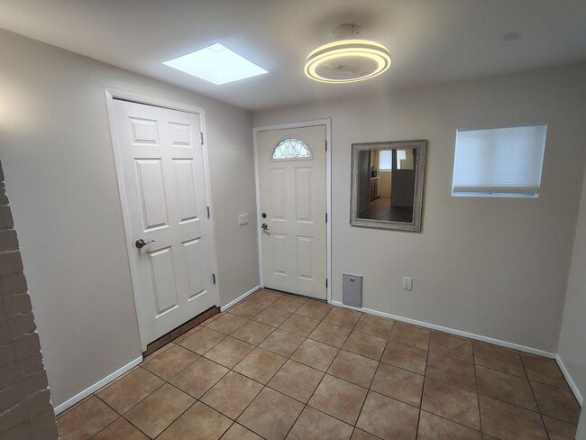 Building Photo - 4001 S Winter Palm Dr
