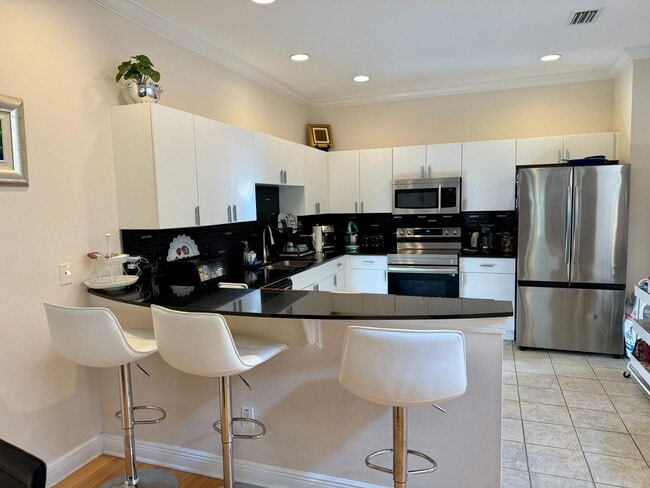 Building Photo - Carillon townhome in Gated Community