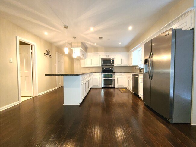 Building Photo - 6511 Pebble Beach Dr