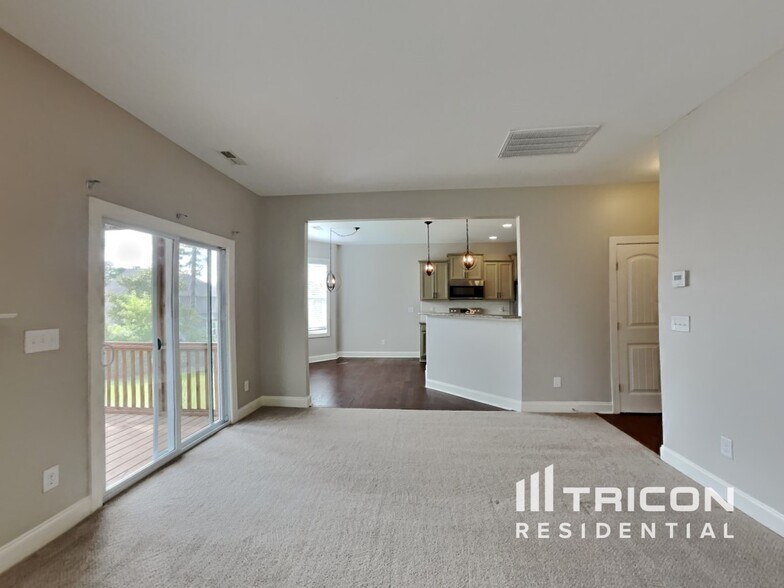Building Photo - 65 Tanawha Ct