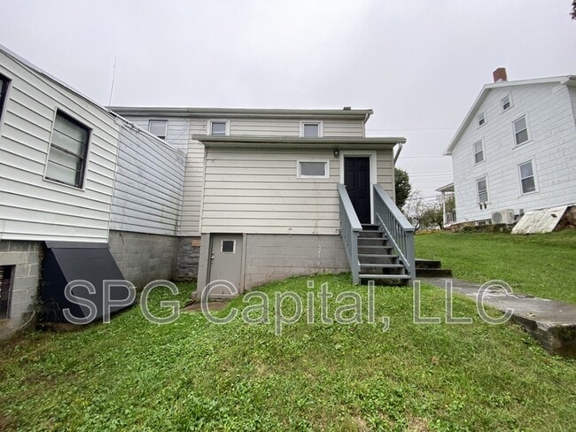 Building Photo - 325 Valley St