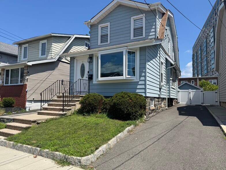 Building Photo - 391 Columbia Ave