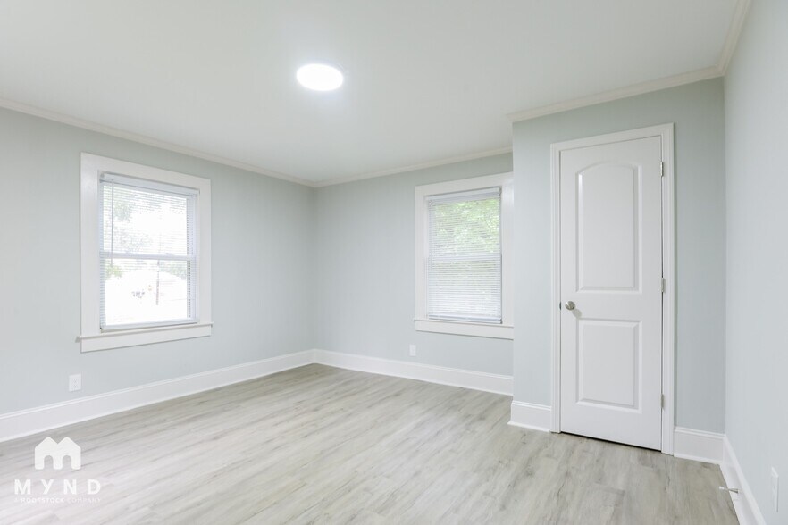 Building Photo - 400 Cherry St