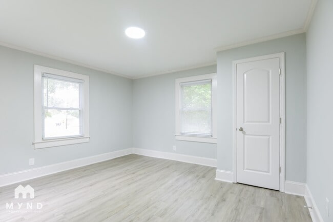 Building Photo - 400 Cherry St