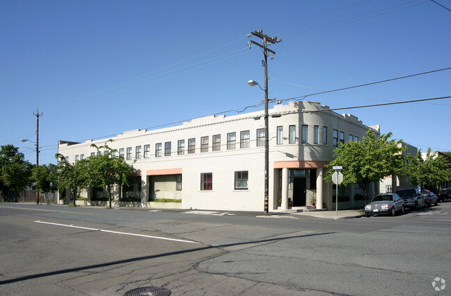 Primary Photo - Parker Avenue Apartments