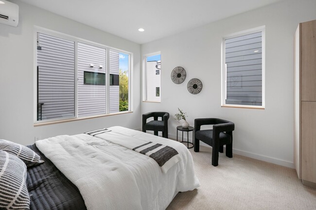 Building Photo - New Luxury Townhome in Seattle 3bed/2bath ...