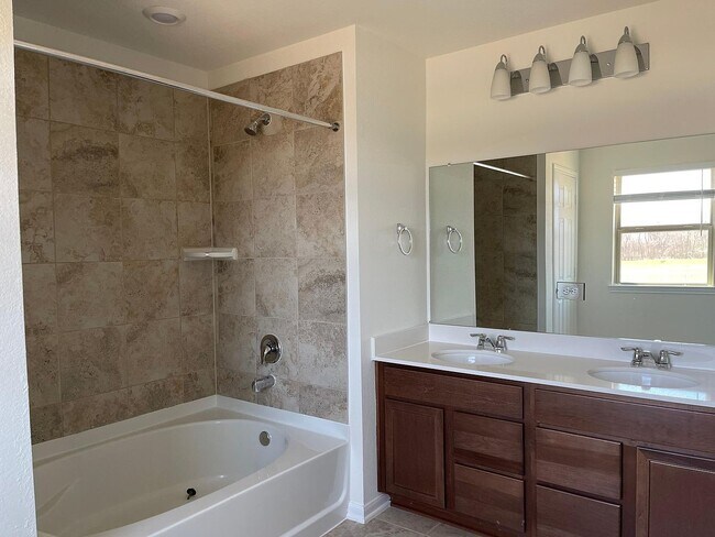 Building Photo - 2315 Little Bluestem Ln