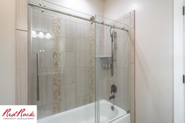 Building Photo - Pet-Friendly 3 Bedroom Home In A Great Neighborhood