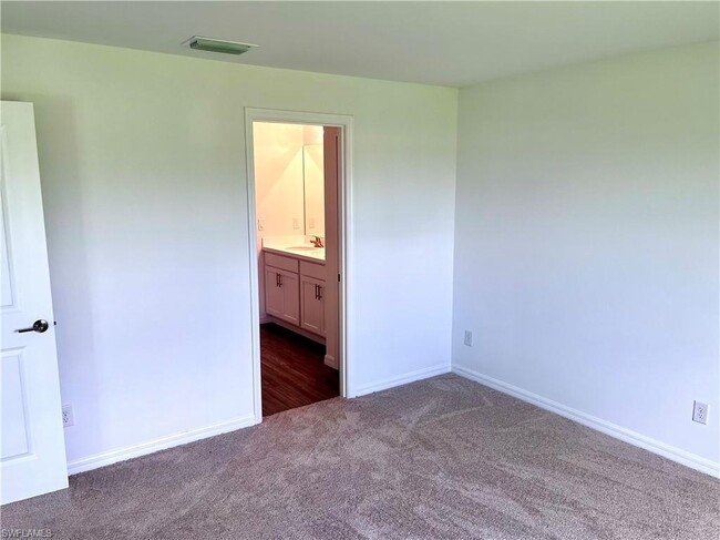 Building Photo - 4303 NE 12th Ct