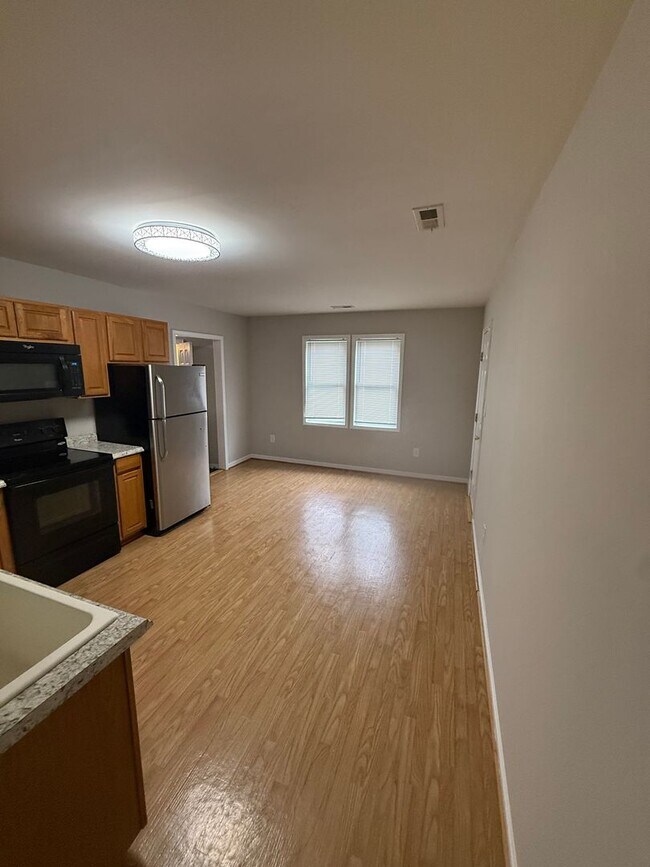 Building Photo - 3 Bedroom 1.5 bath home