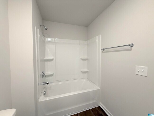 Building Photo - 174 Hill Ln
