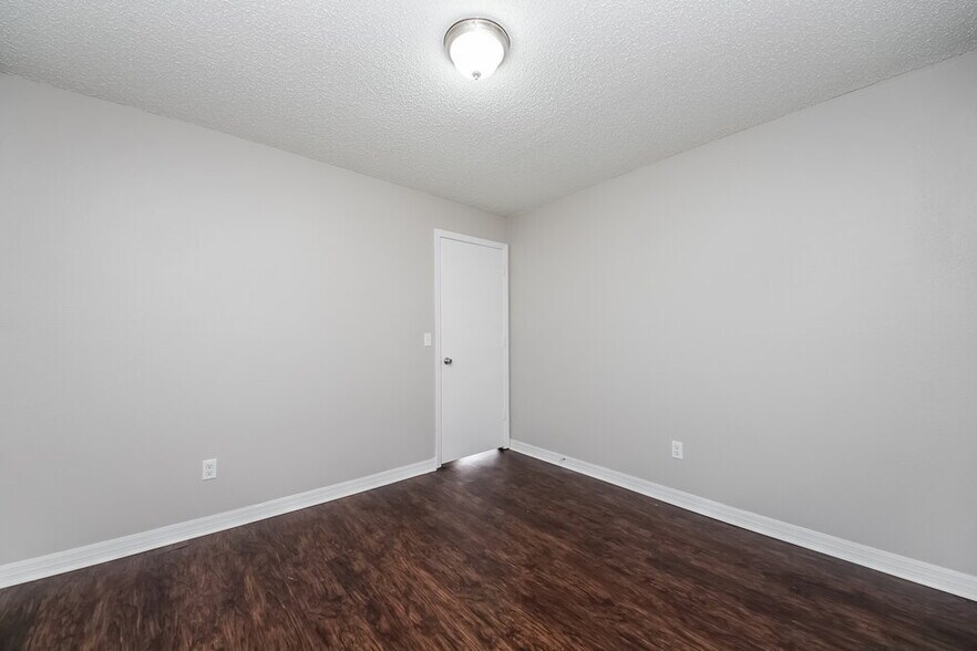 Building Photo - 16444 Coopers Hawk Ave