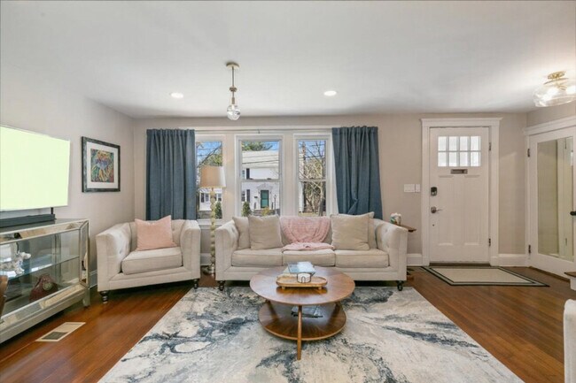 Building Photo - 17 Cedar Terrace