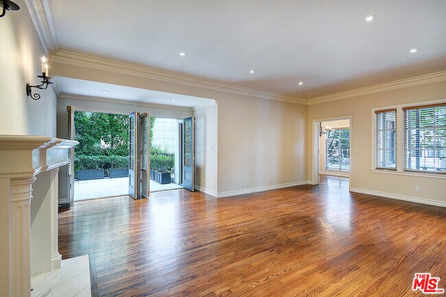 Building Photo - 149 S Rodeo Dr