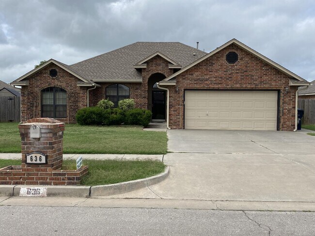 Primary Photo - 636 SW 159th St