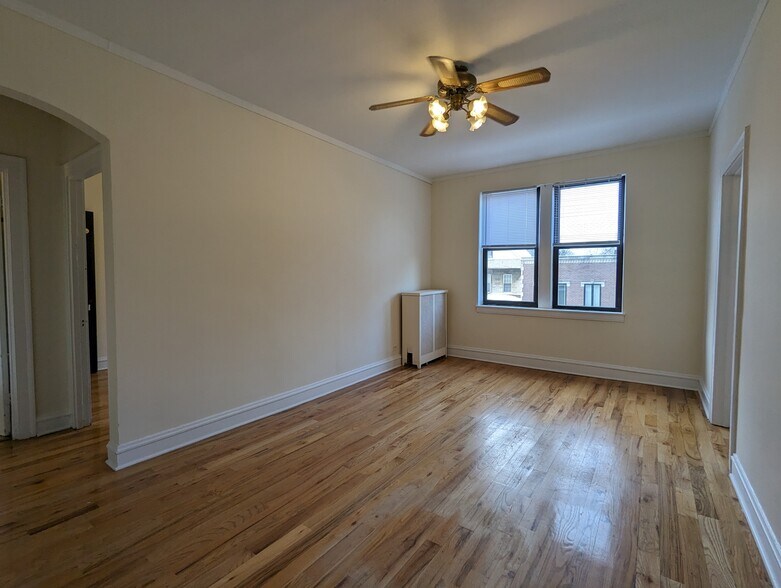 Building Photo - 4857 N Damen Ave