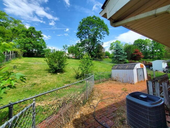 Building Photo - 406 Missimer Ln