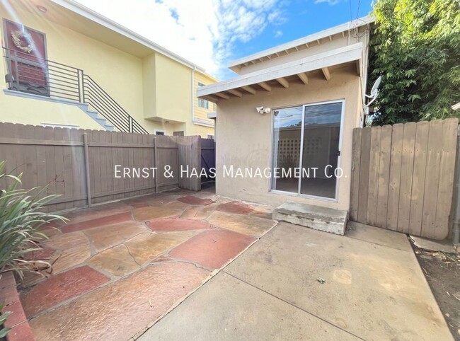 Building Photo - 510 Roycroft Ave