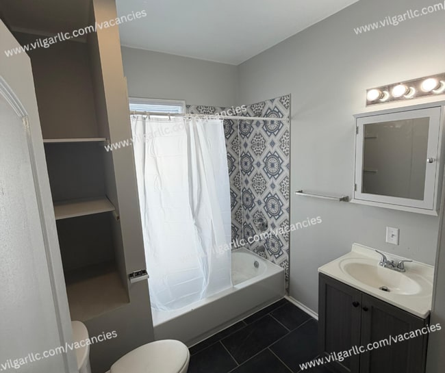 Building Photo - 3 Large Bedrooms • 1 Updated Bathroom house in Hammond, IN