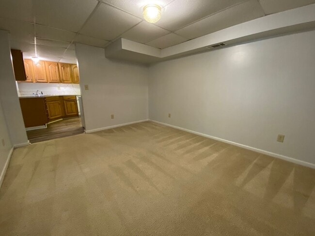 Building Photo - South AVL - Spacious 1/1 Apt with Sunroom!