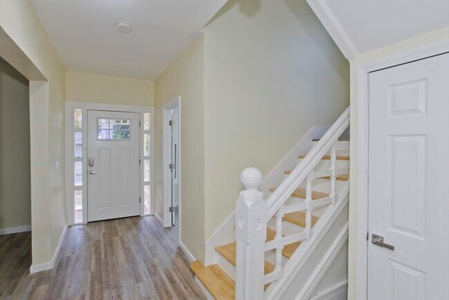 Building Photo - 205 St James Ave