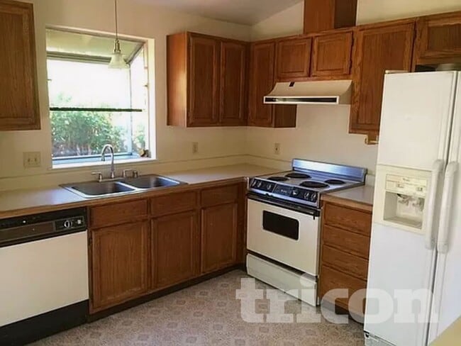 Building Photo - 6450 Enchanted Valley Dr