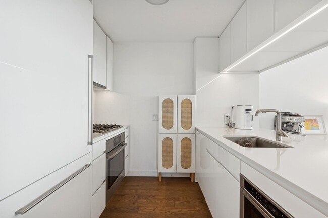 Building Photo - 99 Hudson St