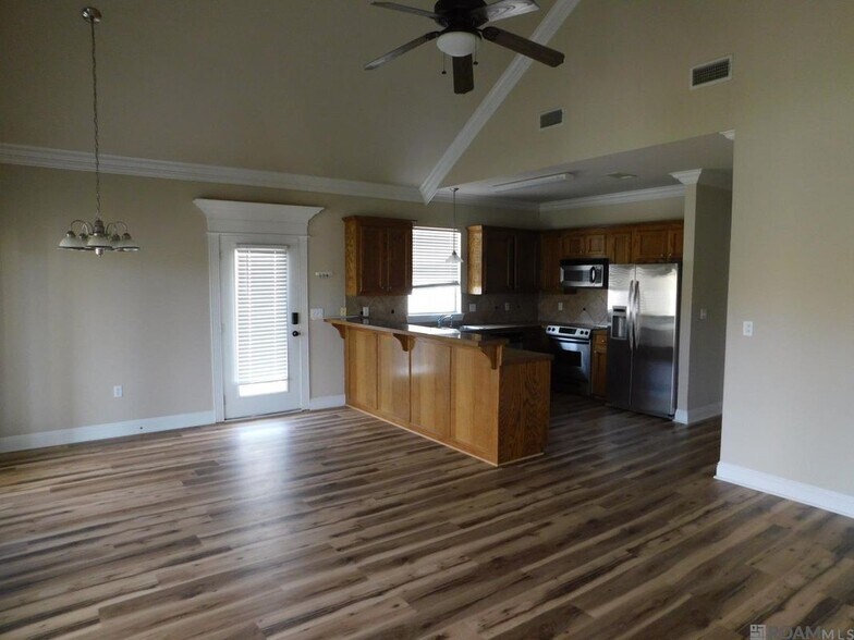 Building Photo - 11182 River Highlands Dr