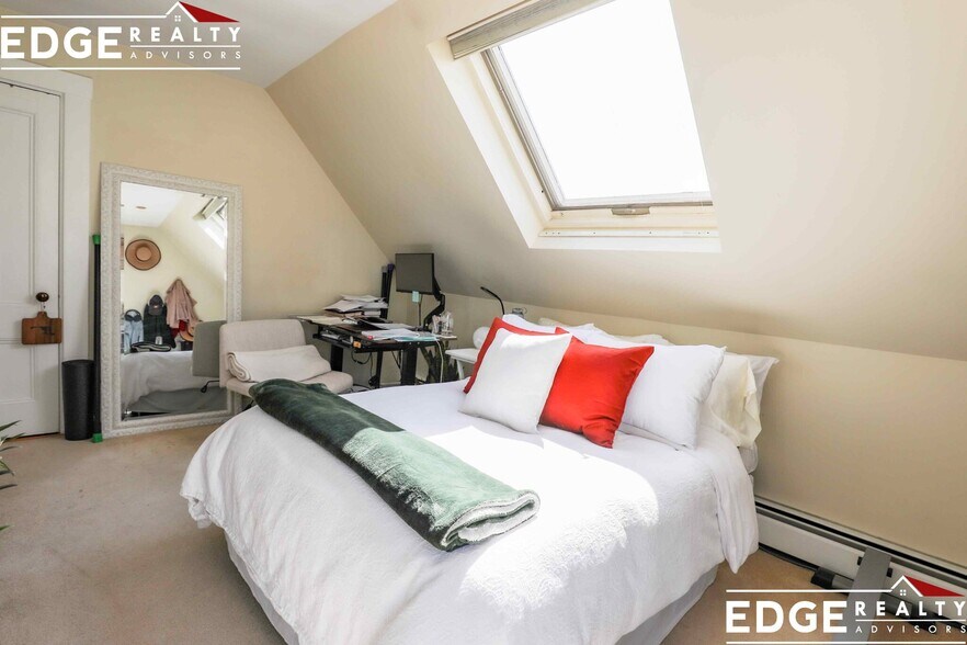 Building Photo - 79 Surrey St