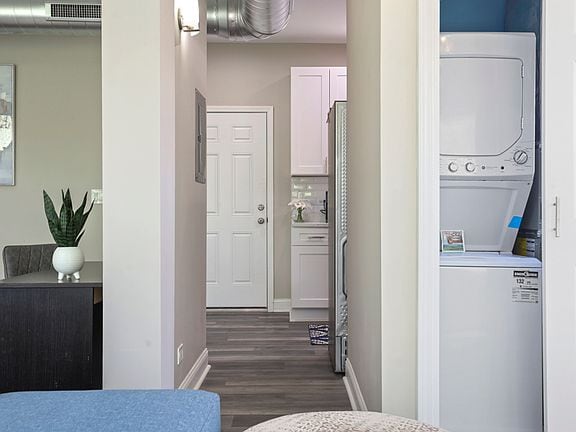 Building Photo - 1111 Bonnie Brae Pl