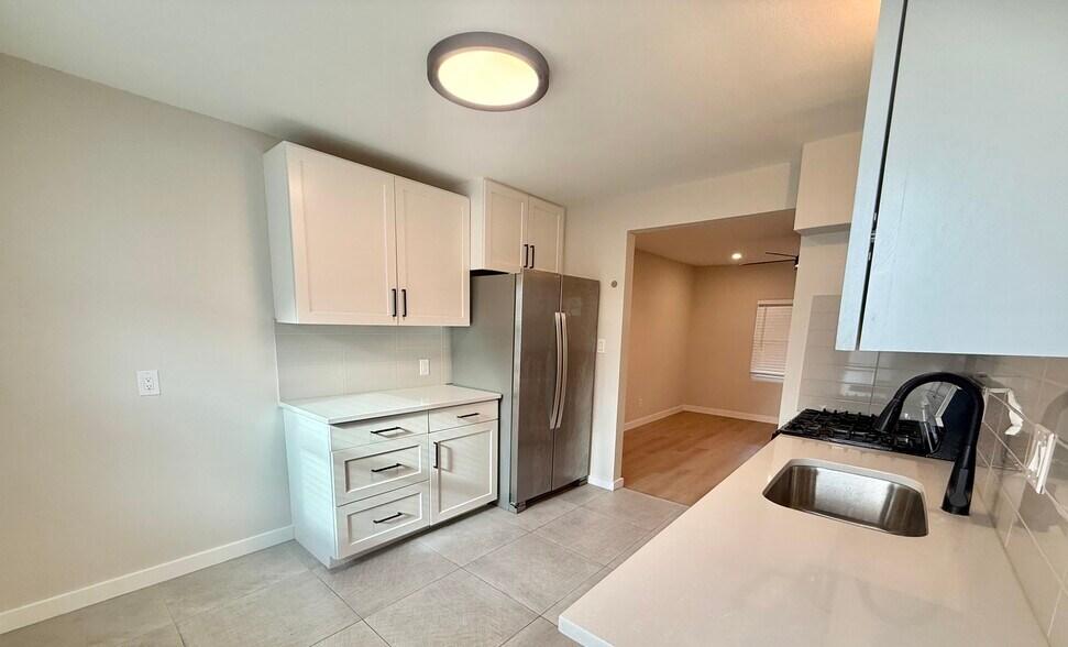 Building Photo - 201 S Mitchell St