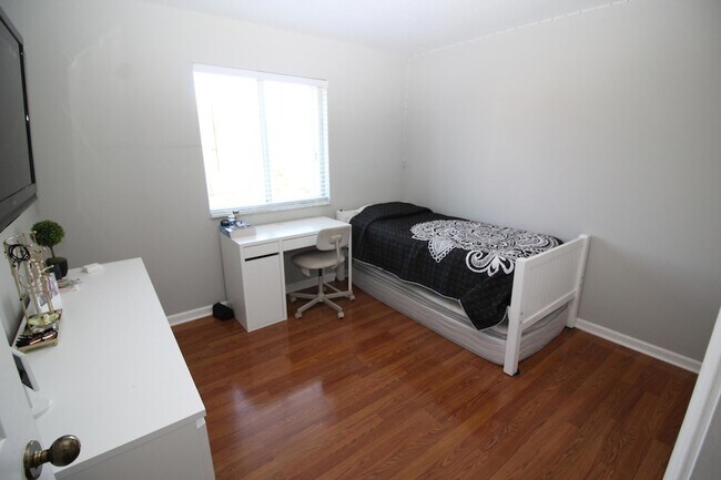 Building Photo - 1396 Banyan Way