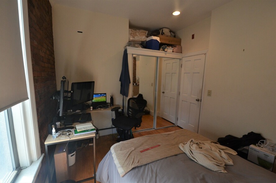 Building Photo - 407 Marlborough St