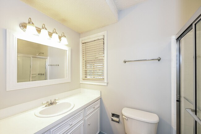 Building Photo - Fresh Charm Meets Everyday Comfort