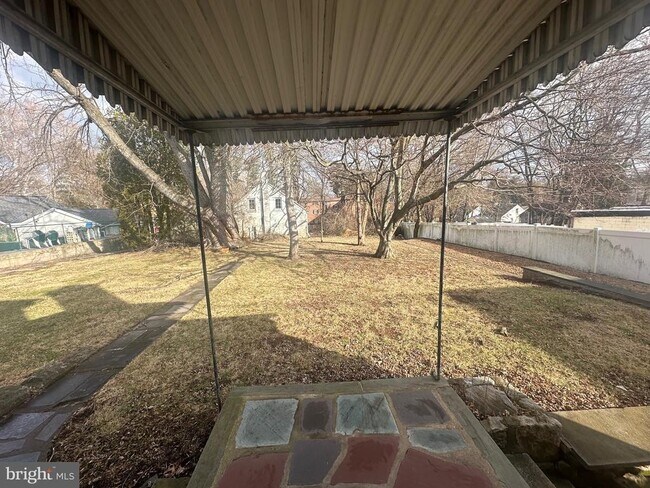 Building Photo - 1109 W James St