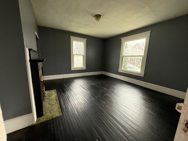 Building Photo - 3 bedrooms house