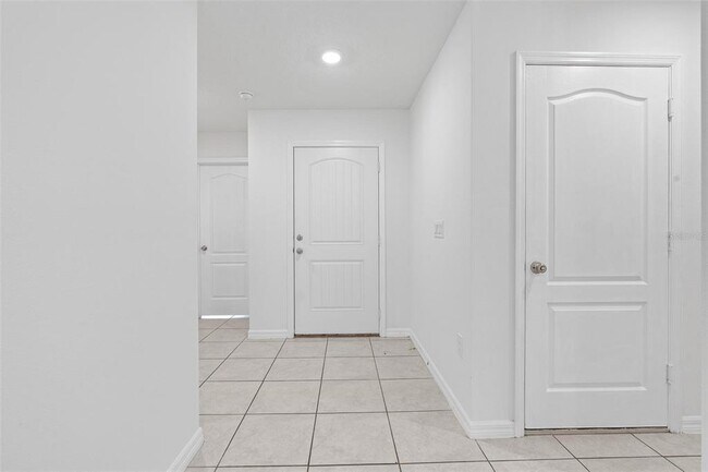 Building Photo - 1557 Venice Ln