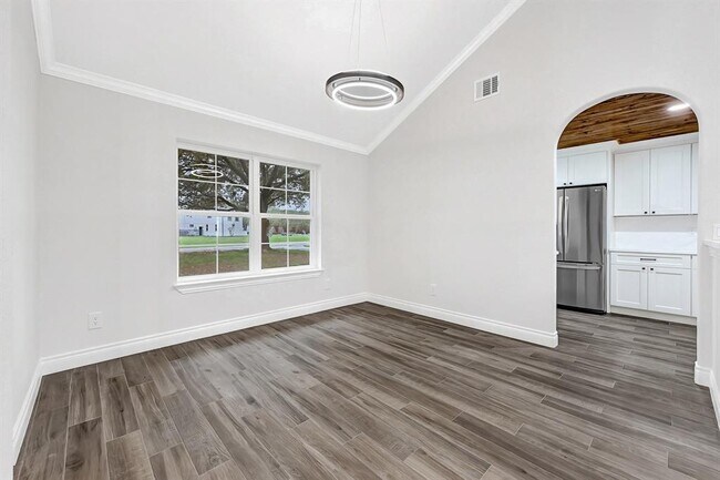 Building Photo - 14090 Waterview Dr