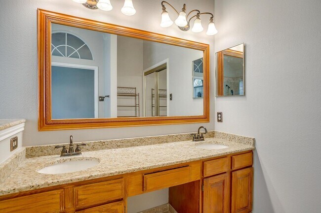 Building Photo - Open Floorplan with 3 Bed, 2 Bath Home in Established Neighborhood- Fort Worth- 76120