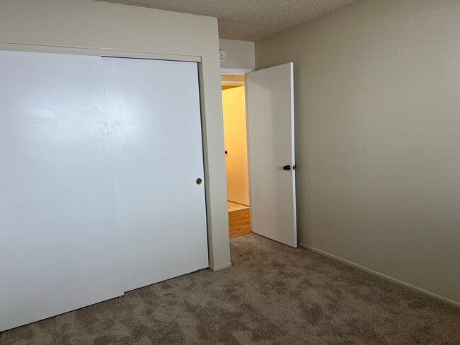 Building Photo - TENTATIVELY RENTED 4 Bedroom 2 Bathroom Si...