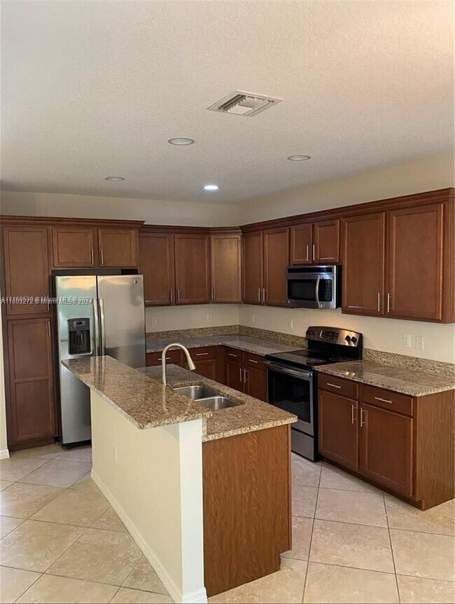 Building Photo - 5236 SW 77th Way