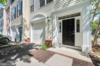 Building Photo - 8341 Broderick Cir