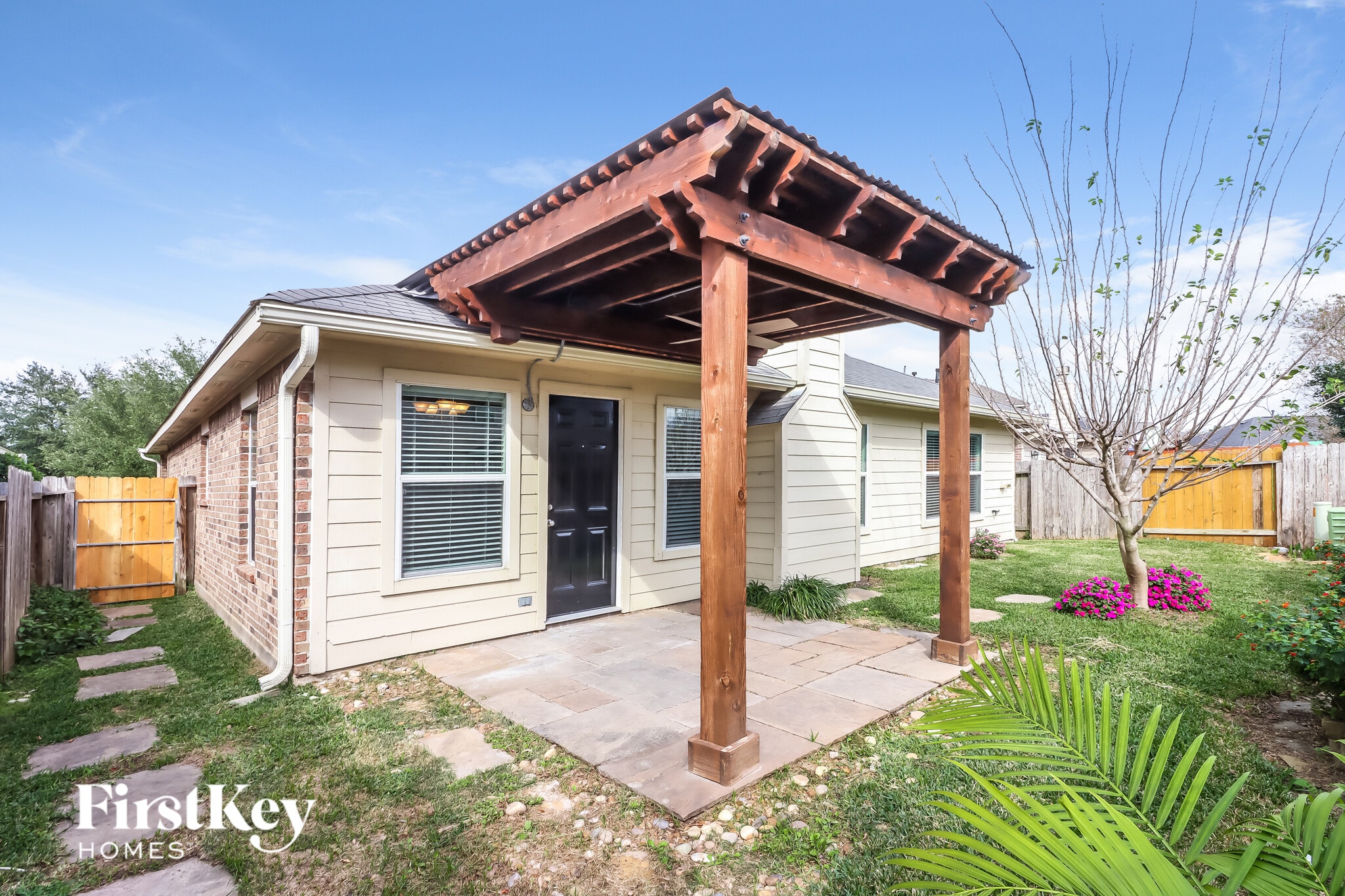 Building Photo - 2726 Lakecrest Way Dr