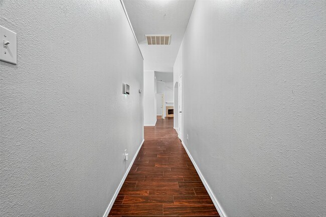 Building Photo - 2611 Floral Bloom Way