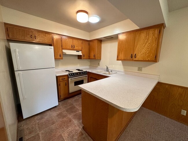 Building Photo - 3 Bedroom 2 Bathroom Duplex in Greenhaven