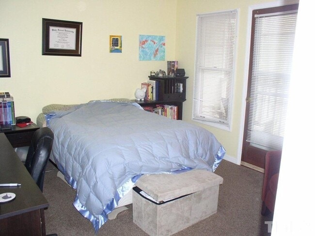 Building Photo - Carrboro / Brighton Sq. Apt. AVAILABLE