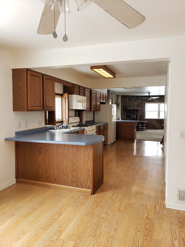 Building Photo - 407 N Cogswell Dr