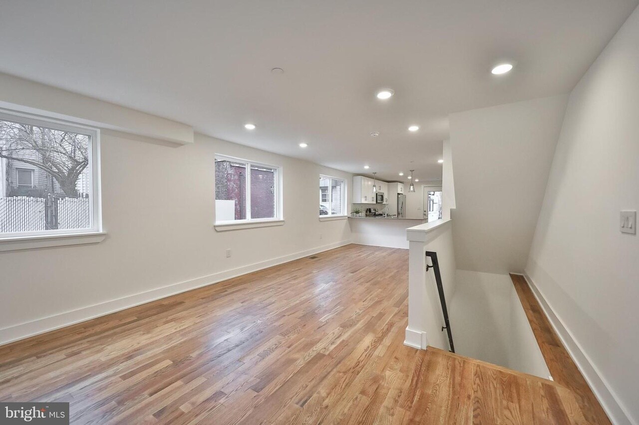 Living - 909 N 20th St