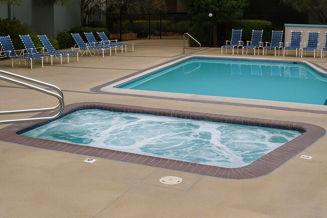 Building Photo - 403 Piccadilly Pl